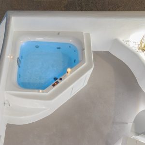 Luxury Whirlpool Corner 2-Person Outdoor Hot Tub 160x160 Arrietta SPA